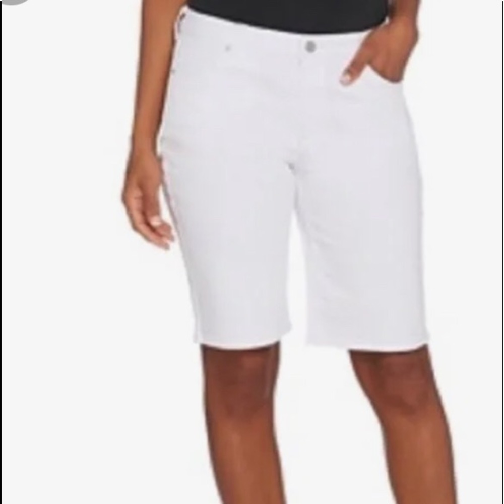 Susan Graver NWOT Stretch Bermuda Shorts!!